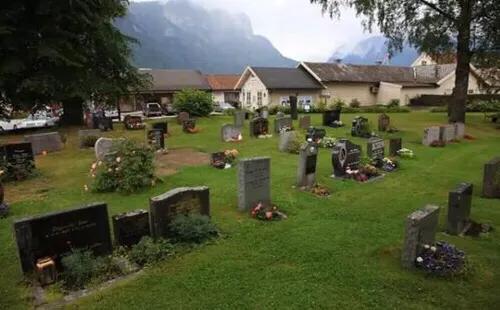 农村建房发现有坟墓怎么迁坟,农村建房子期间能迁移坟墓吗