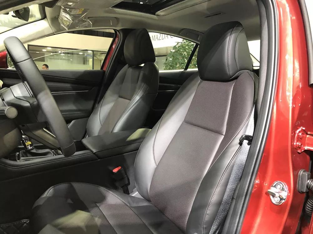 新款马3试驾,新马自达3试驾视频1.5手动挡