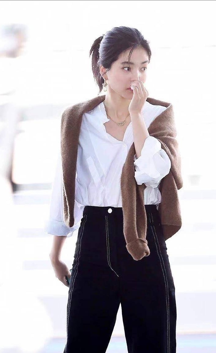 金泰梨白衬衣怎么搭配 (金泰梨白衬衫怎么搭配)