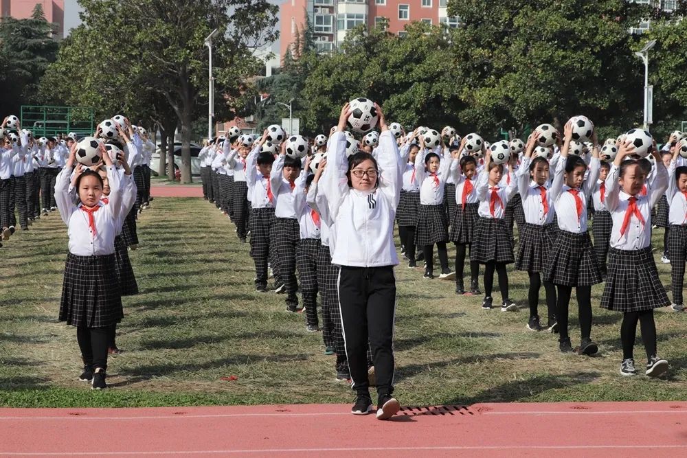 小学校园足球比赛的超燃时刻,漯河小学足球比赛的视频