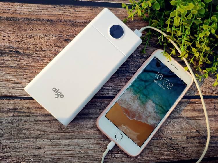 爱国者充电宝20000和30000,爱国者移动电源初次充电