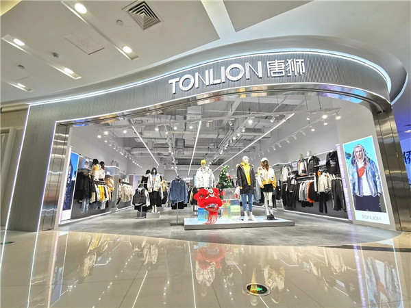 新国潮时代成功俘获新生代的心，休闲装龙头唐狮的秘诀是什么？