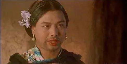 被星爷“报复”骗去跑龙套，只是因为初中同桌时比星爷帅