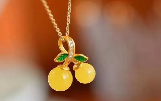 珠宝新贵：蜜蜡「mìlà」