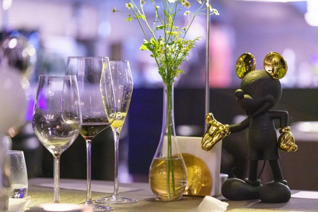 这家人均880的私房菜，连杯子都是施华洛世奇