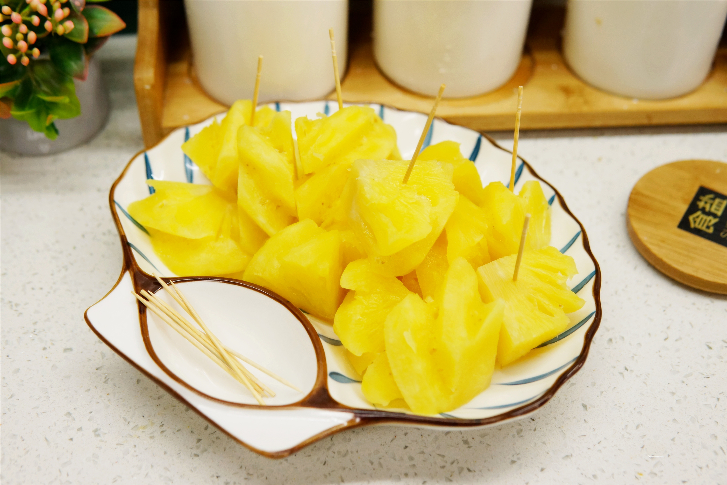 菠萝怎么吃不扎嘴,菠萝如何吃不嘴疼