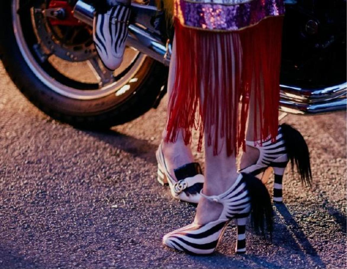 高跟鞋搭配袜子的穿搭,高跟鞋搭配小腿袜好看吗