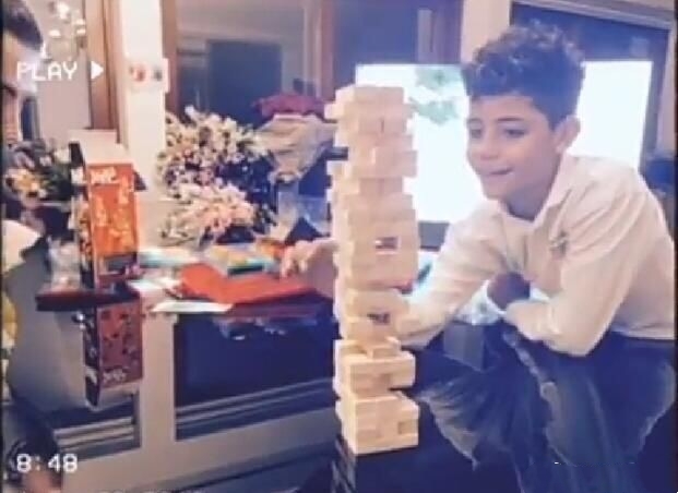 服了C罗未婚妻，这么紧的裤子也能穿得下！多肉身材穿成无痕裤