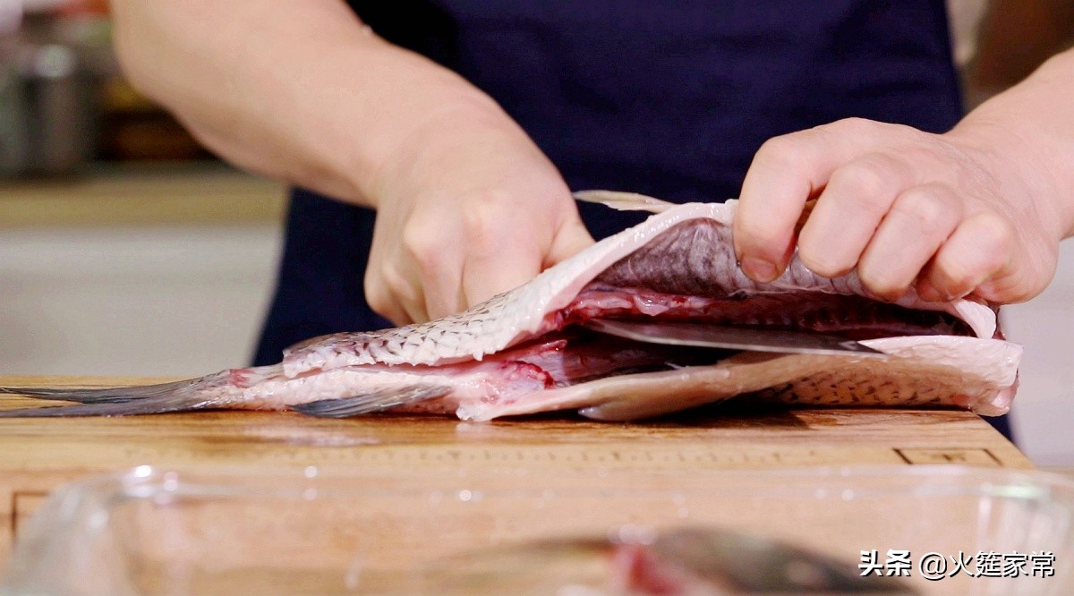 不二酸菜沸腾鱼,四川酸菜鱼正宗做法热油