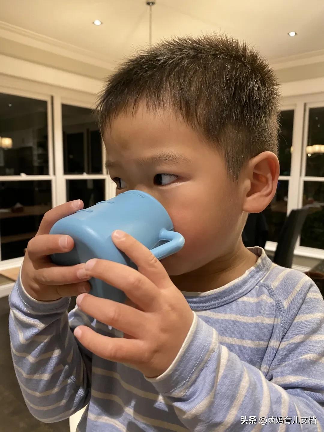 儿童水杯怎么选比较好,儿童水杯材质哪种最安全