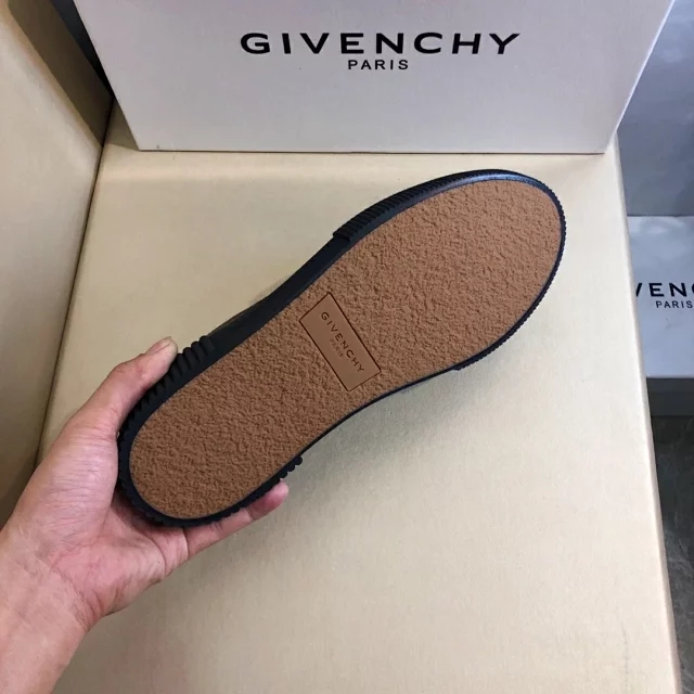 AJ被抖音毁成烂大街！纪梵希“黑骑士”首发一夜而红，标价680