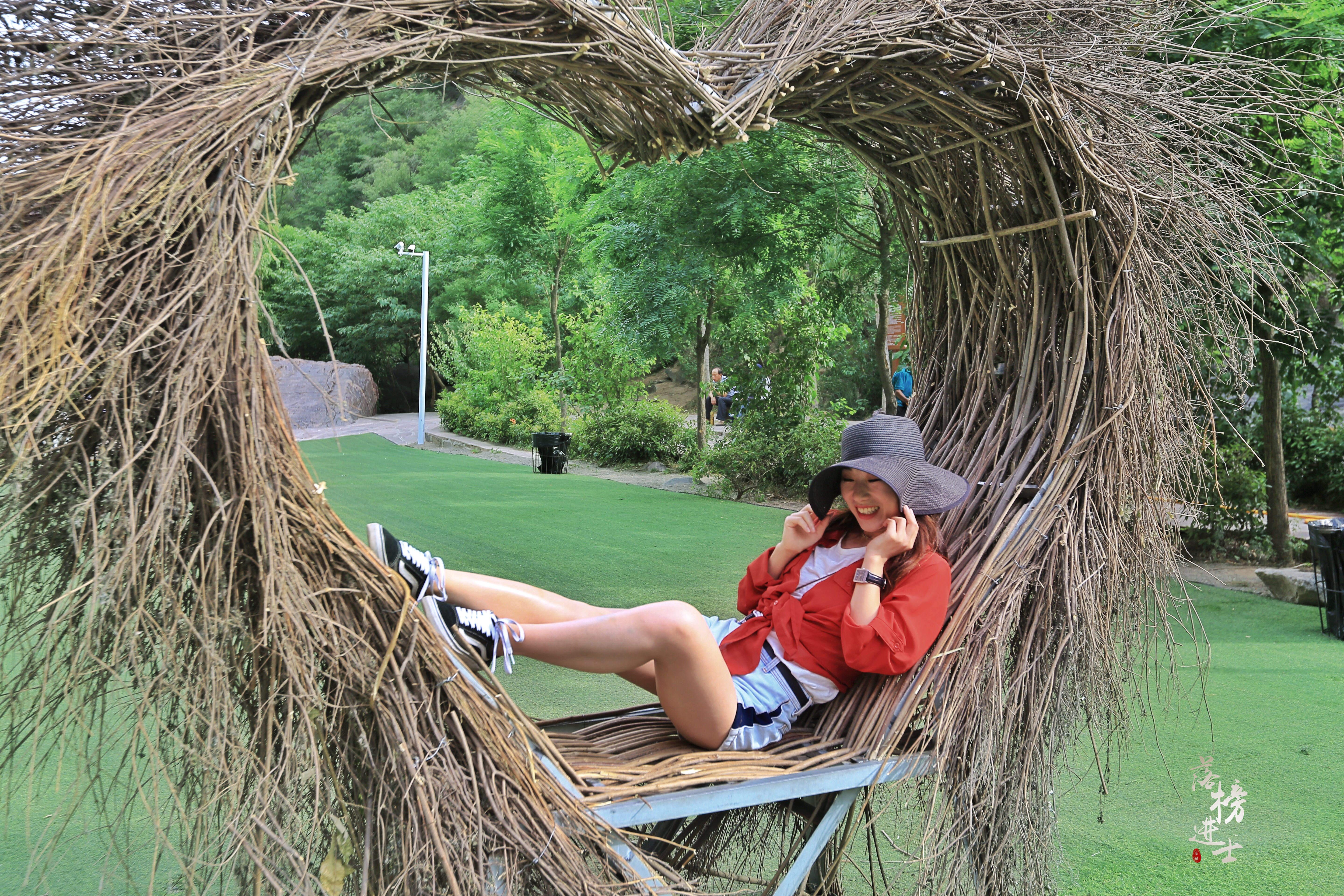 河南有个景区穿过山洞里面有瀑布,河南这个景区名字土得掉渣