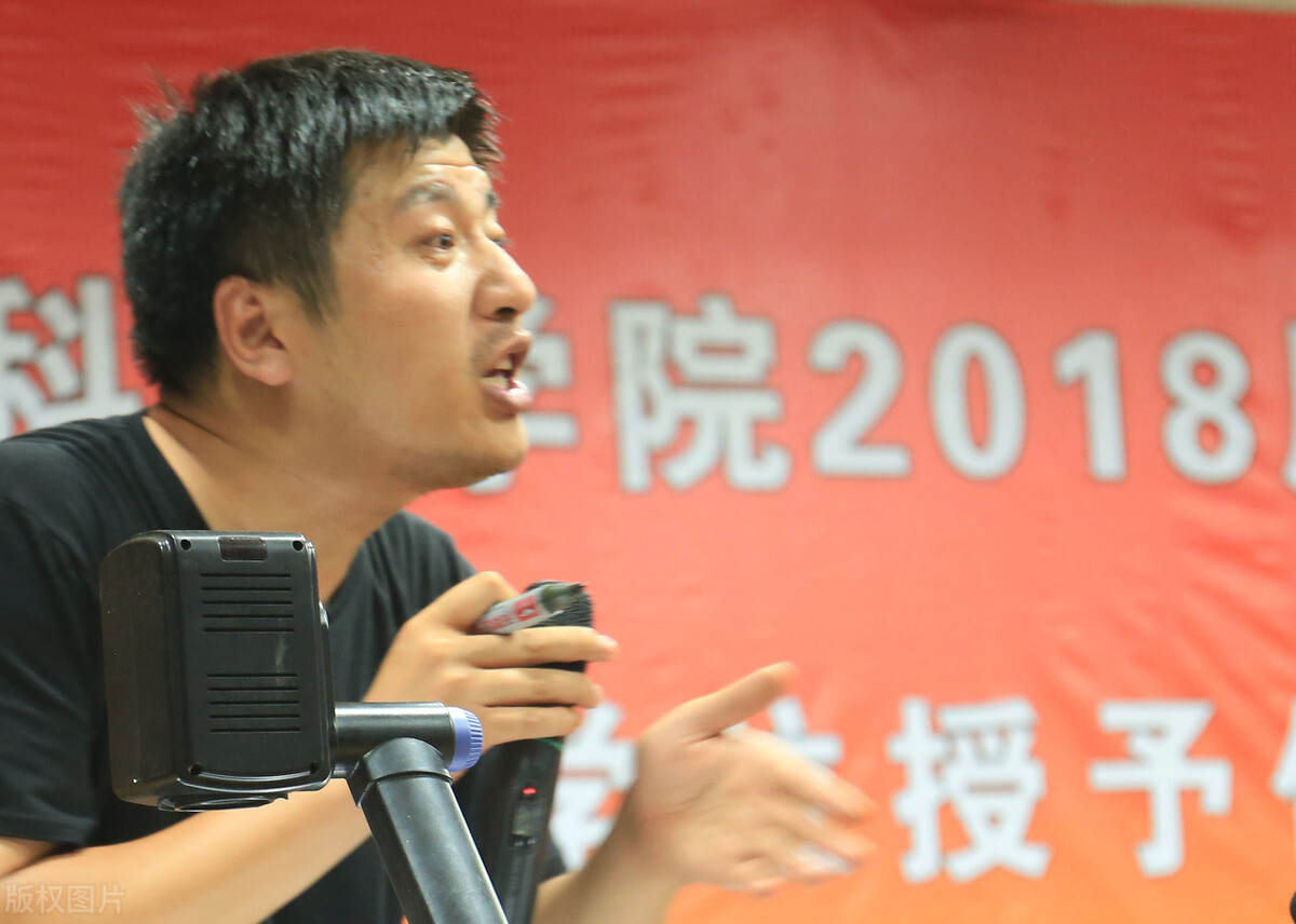 张雪峰为啥去了苏州没去杭州,网红教师张雪峰定居苏州