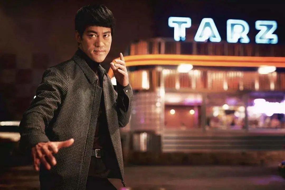 还记得《功夫》里的斧头哥吗？为儿子取名陈真，延续自己的武侠梦