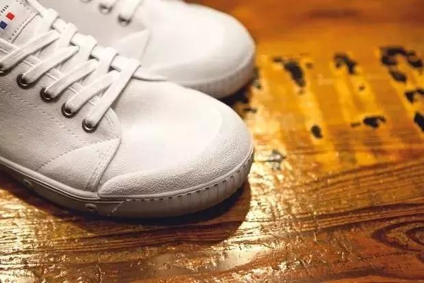 休闲小白鞋匡威vans,年度最火vans小黑鞋这样穿真酷