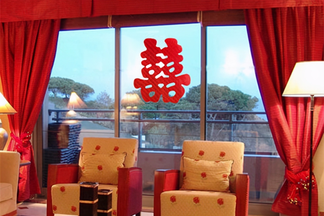 家有喜事怎么贴门面上,屋里喜字怎么贴好看