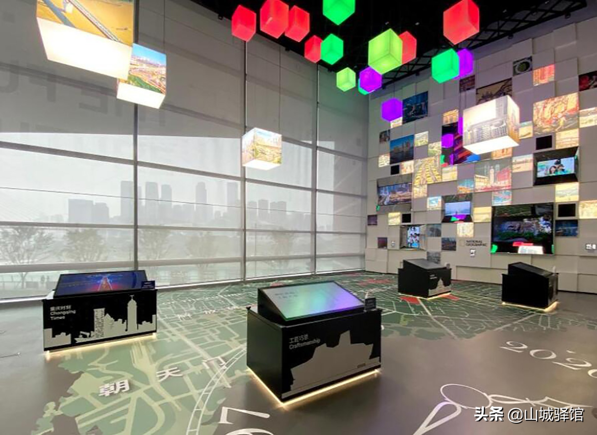 重庆云端之眼高空观景台来福士,俯瞰重庆观景台