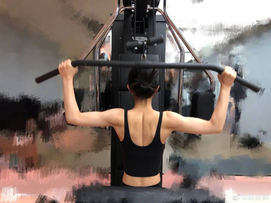 赵丽颖“半裸照”刷屏:以貌取人,其实很公平