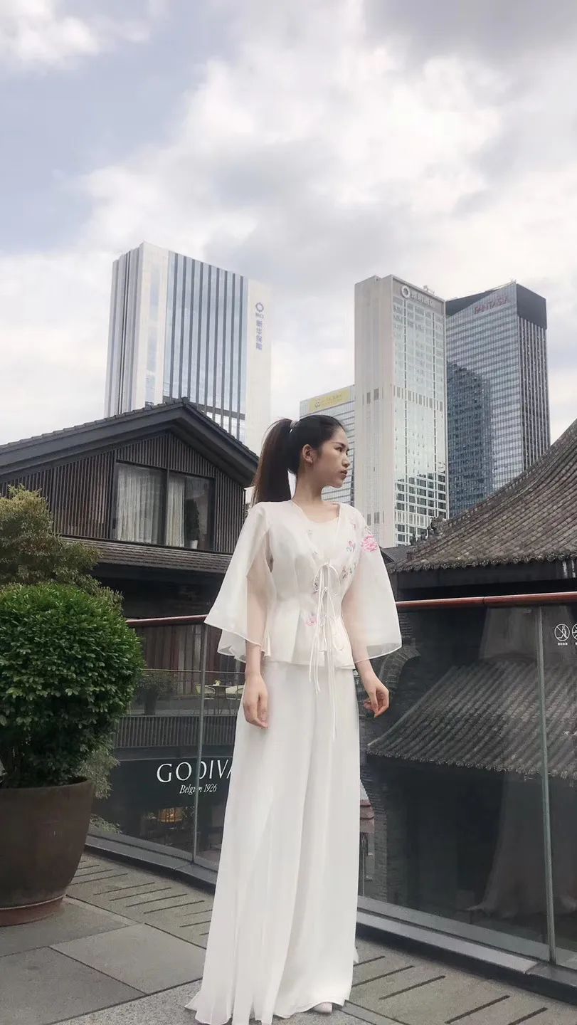 兰公子变身“巧手神探”百乐门老板娘｜纸上刺绣，别具匠心