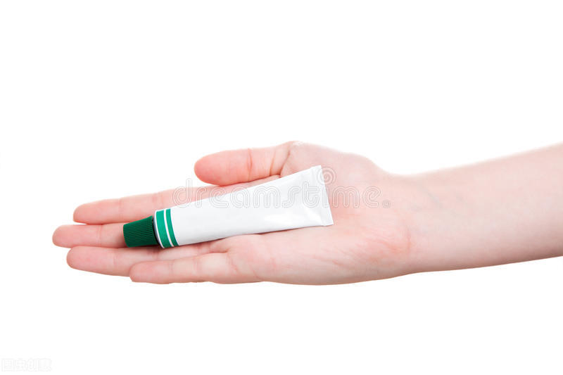 灰指甲到底要怎么治才好,有轻微灰指甲怎么办才能根除