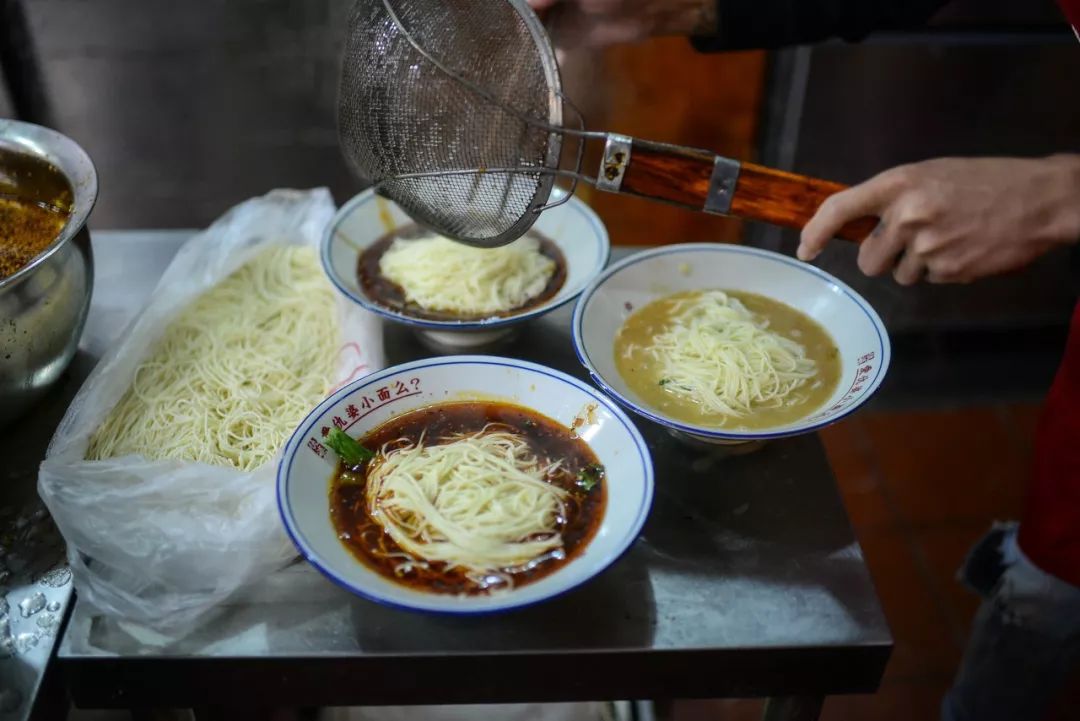 坐上高铁去旅游沿线美食尝个遍,云贵川渝高铁环线