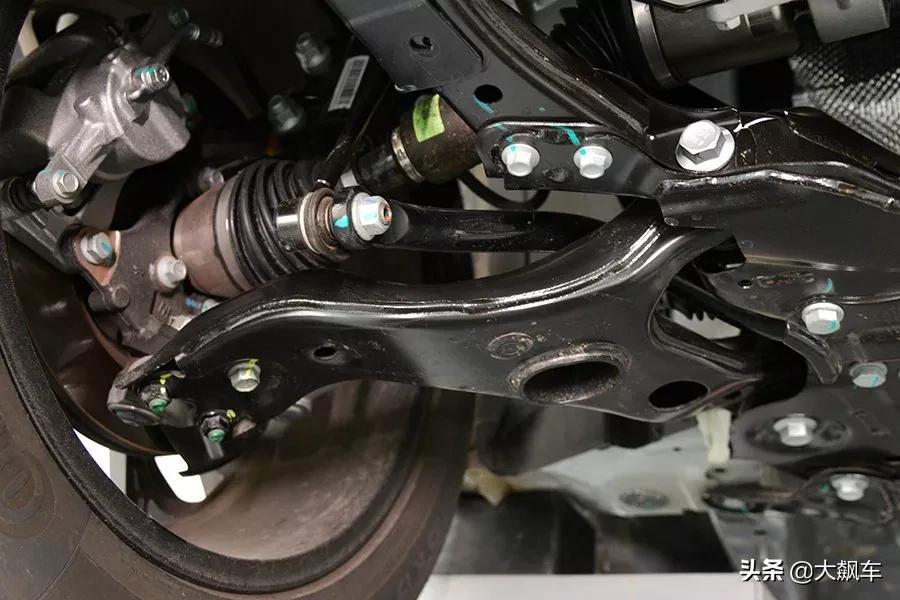 领克09底盘和xc90底盘对比,领克09底盘和福特探险者底盘对比