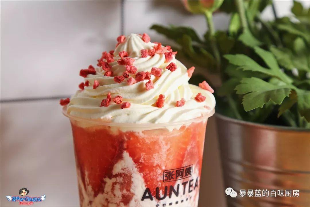 1杯奶茶10种底料25块钱抱着喝！立刻给我上车！（喊破喉咙）