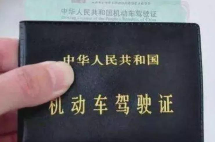 身份证过期了能叫家人代办吗,孩子在国外身份证过期了怎么补办