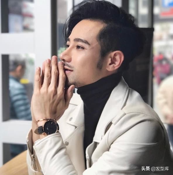 男士两边推干净后面扎马尾的发型,男士发型2020流行发型两边铲后面