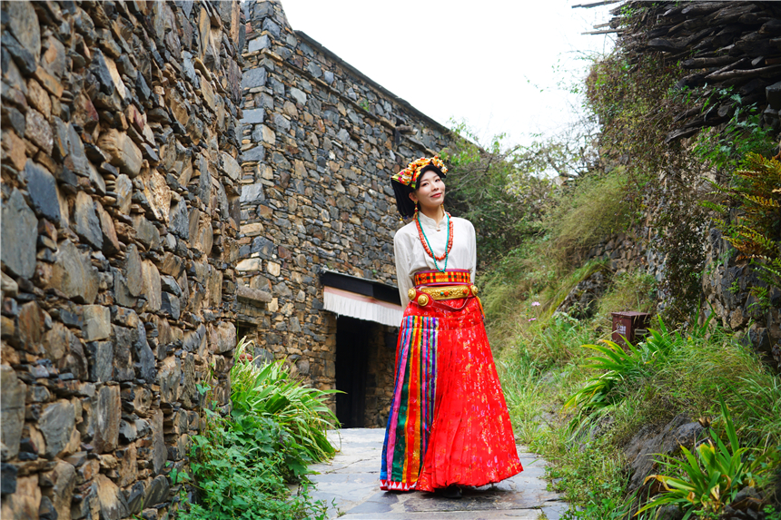 四川境内被誉为小布达拉宫的寺庙,四川布达拉宫游玩攻略