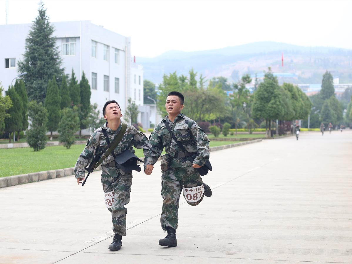 大二当兵好还是大三毕业去当兵好,本科和专科去当兵哪个好