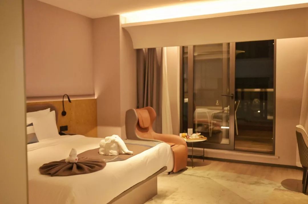 在机场睡觉24小时,在机场等待的6个小时