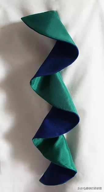 荷叶褶纸样教程,荷叶边制版