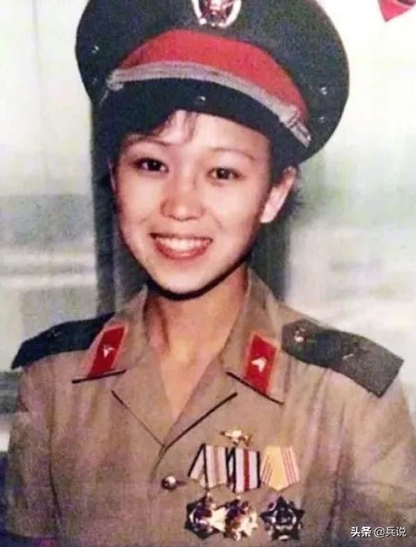 向对越作战壮烈牺牲的战友致敬,对越自卫反击战烈士陵园老母亲