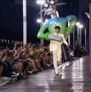 国际大牌玩中国风丑出新高度！十二生肖被玩坏，奶奶看了都嫌土