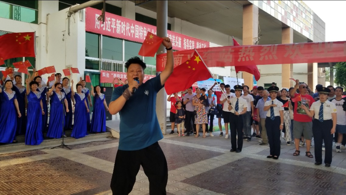 中甲第23轮:《中国万岁,我是护旗手》红动渭南火车站