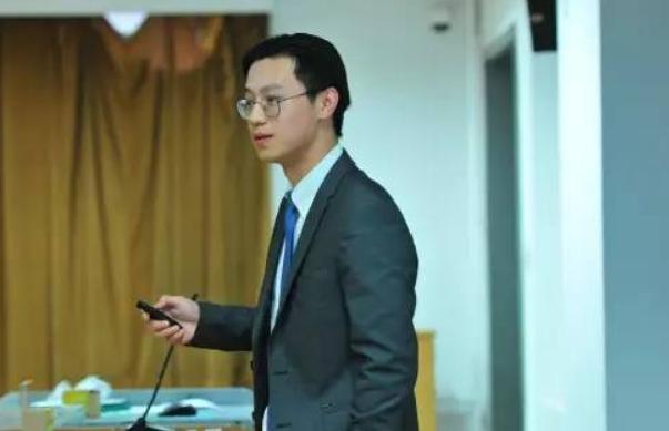 为什么大学里的英语课,多数是年轻漂亮的女老师?男老师去哪了