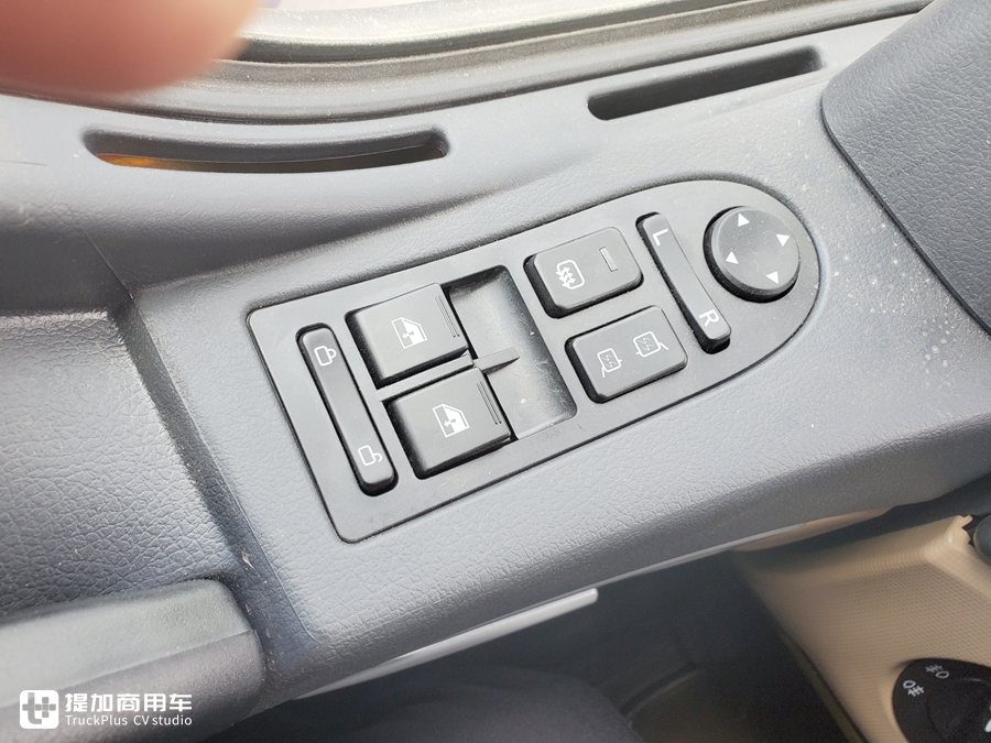 豪沃新款tx7配置,豪沃tx7290马力7.8米底盘多少钱