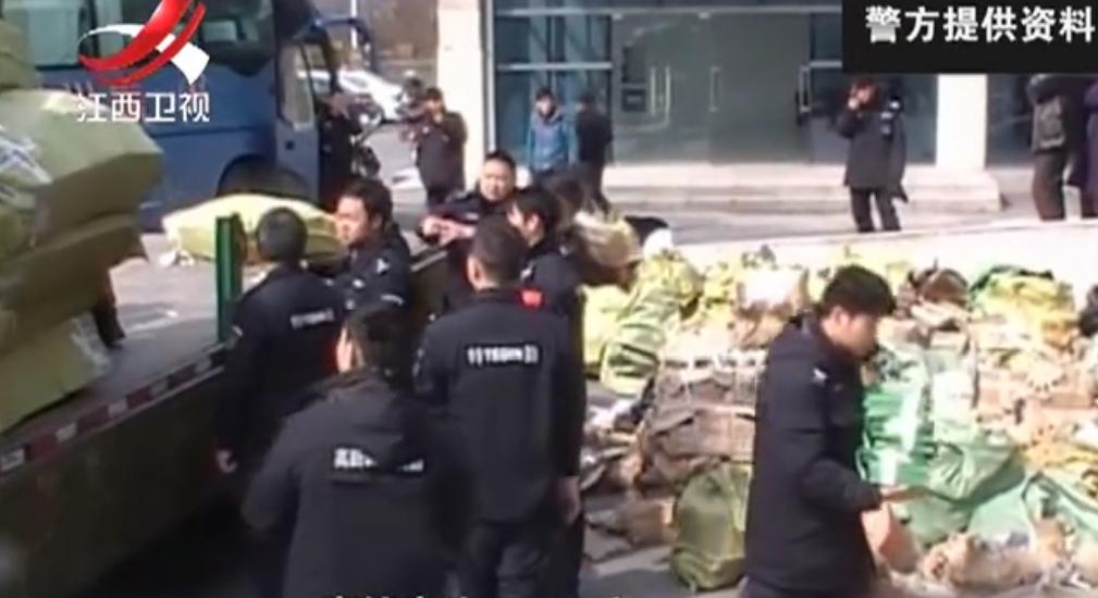 网购祖传秘法病情加重，报警牵出大案，三十多种膏药成分都一样