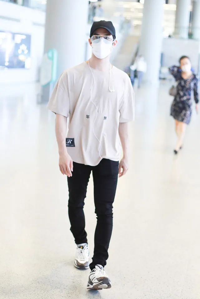 李治廷发型怎么弄,李治廷穿牛仔裤