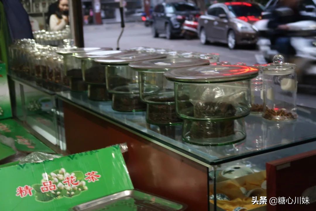 南充街头有家20年的茶行，自己当老板，几十年如一日