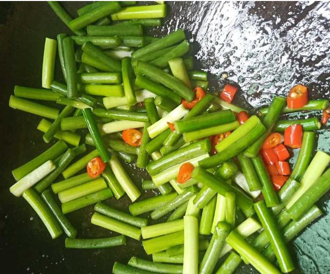 蒜苔可以素炒,蒜苔不放辣怎么炒好吃