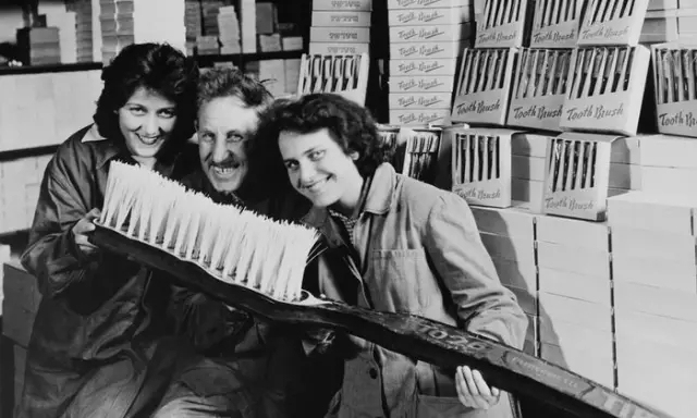 以前是怎么拔牙的,以前拔牙怎么拔的