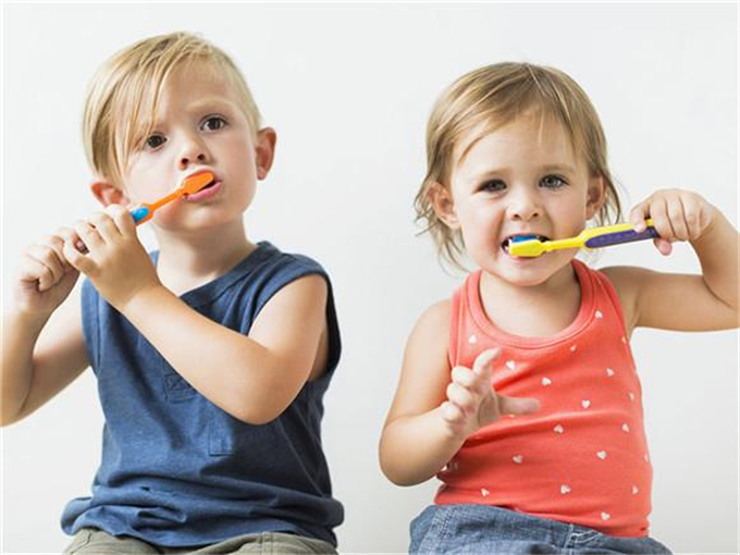 宝贝乳牙发生龋齿,真的不用管吗?父母应该尽早这样做!