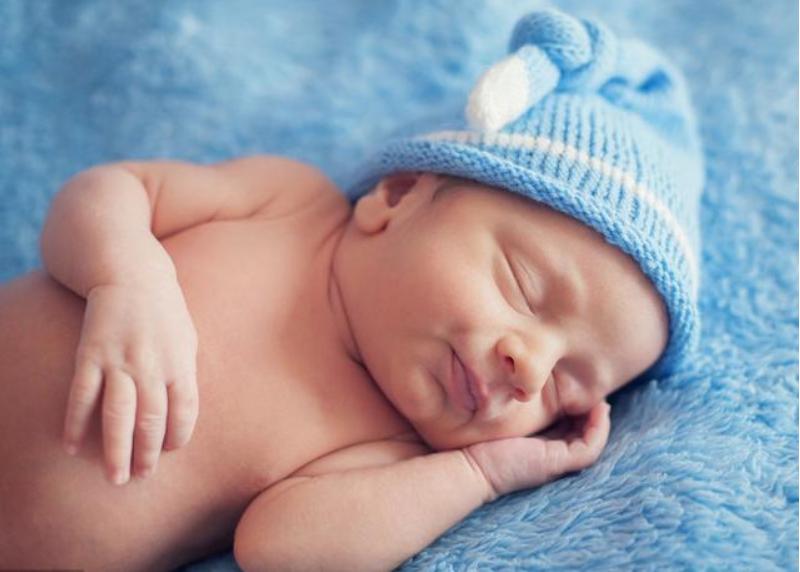 宝宝两个月睡整夜觉不吃奶正常吗,两个月宝宝睡整夜觉不喝奶怎么办