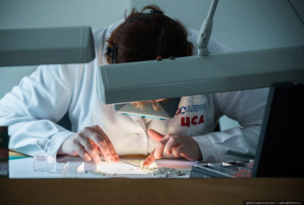 去俄罗斯挖金矿怎么样,真实钻石开采出来的样子