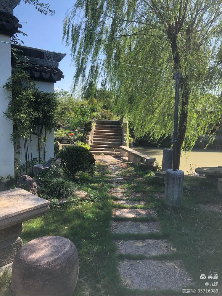 走进风雅石园，位于王店镇聚宝湾景区里