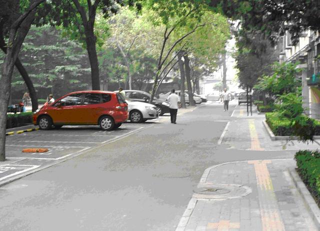 既怕违停被贴条，又没车位咋办？交警给你支几招，不贴罚单还实用