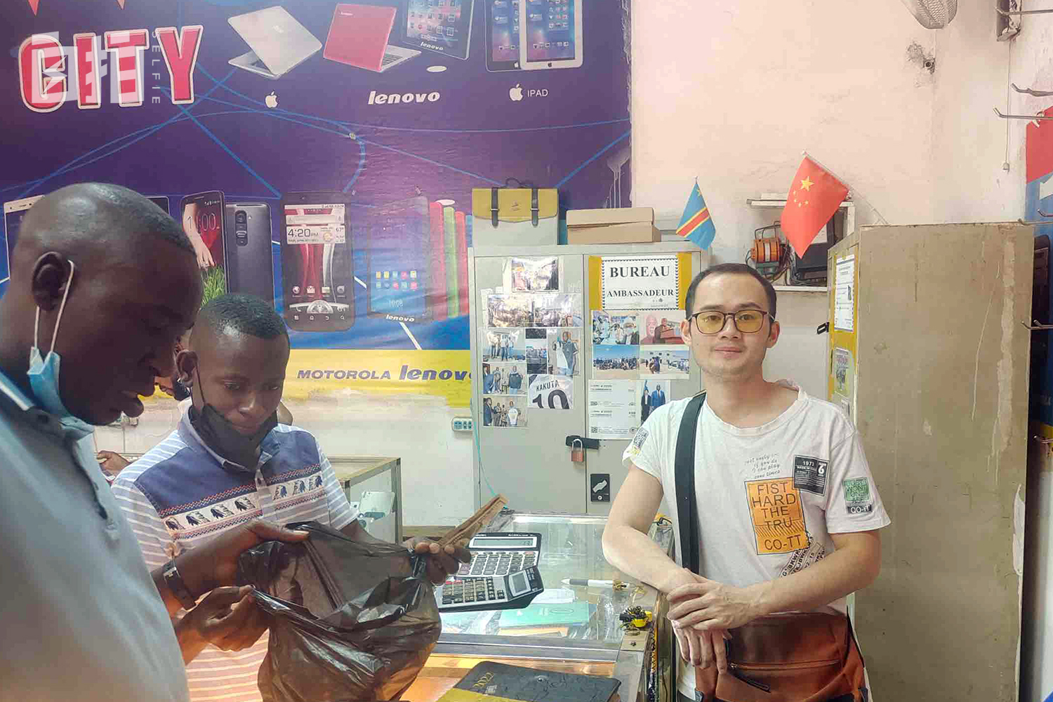 我,农村娃,在非洲卖中国手机,当小老板,月入三万多人民币