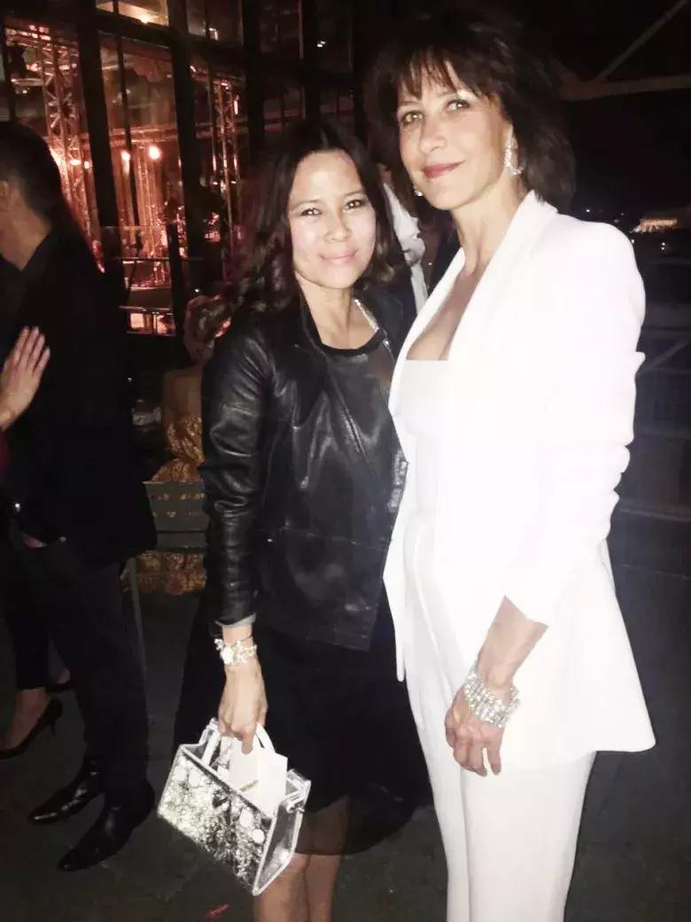 有钱有闲风华绝代,有钱有闲有美貌